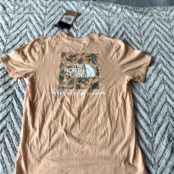 NWT Women’s The North Face Apricot Ice SS Box NSE Graphic Tee Size Small - Picture 1 of 8